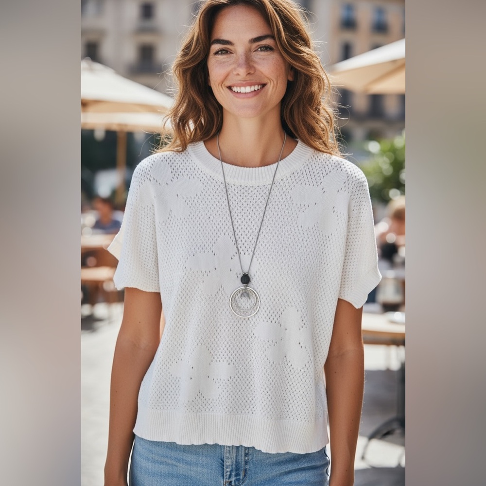 WHITE KNIT FLORAL TOP